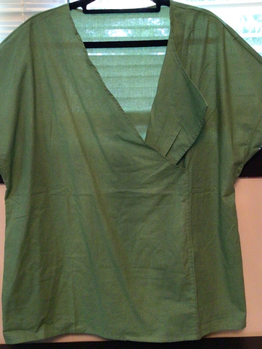 5/$25.00 Women’s new never worn short sleeve top in light fabric